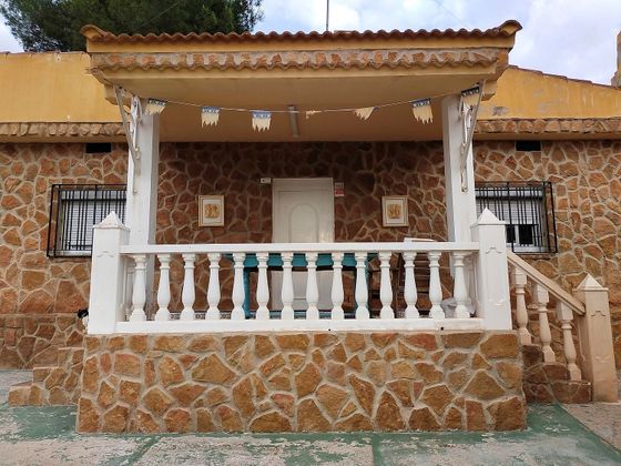 Foto 2 de Xalet en venda a plaza Poligono de 3 habitacions amb terrassa i piscina