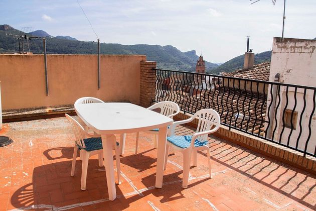 Foto 2 de Casa en venda a calle Rodeno de 5 habitacions amb terrassa