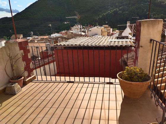 Foto 1 de Casa en venda a calle Rodeno de 5 habitacions amb terrassa i balcó