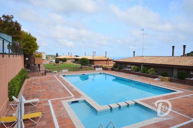 Foto 2 de Casa en venda a calle De la Costa de 4 habitacions amb terrassa i piscina