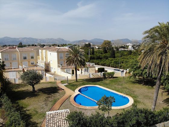 Foto 1 de Venta de casa adosada en Oliva Nova de 2 habitaciones con terraza y piscina