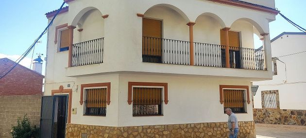 Foto 2 de Casa en venta en calle Guadalimar de 3 habitaciones con balcón y calefacción