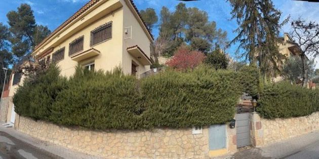 Foto 2 de Venta de chalet en Corbera de Llobregat de 4 habitaciones con terraza y jardín