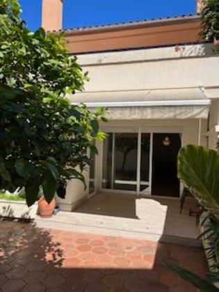 Foto 1 de Casa en venda a Centre - Cornellà de Llobregat de 4 habitacions amb terrassa i jardí