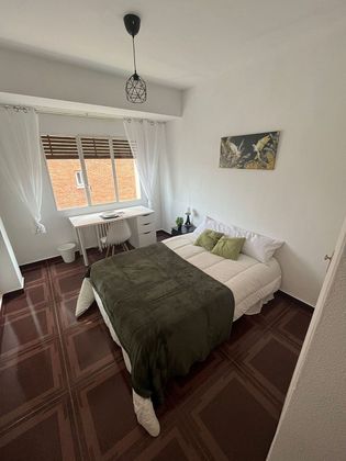 Foto 1 de Piso en venta en calle De Esteban Terradas de 4 habitaciones con terraza y balcón