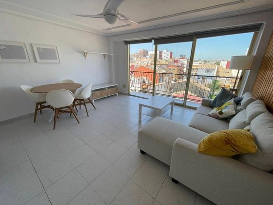 Foto 1 de Àtic en lloguer a El Cabanyal- El Canyamelar de 3 habitacions amb terrassa i mobles