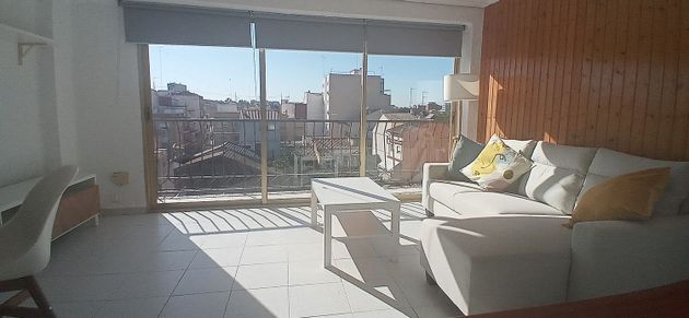 Foto 2 de Alquiler de ático en El Cabanyal- El Canyamelar de 3 habitaciones con terraza y muebles