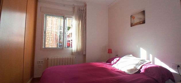 Foto 1 de Piso en alquiler en La Creu Coberta de 2 habitaciones con terraza y muebles