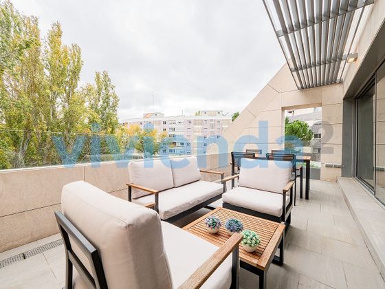 Foto 1 de Piso en alquiler en Valdezarza de 4 habitaciones con terraza y piscina