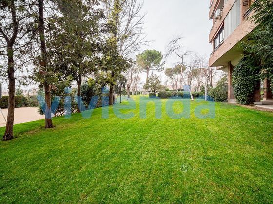 Foto 2 de Piso en venta en Valdezarza de 2 habitaciones con terraza y piscina