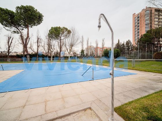 Foto 1 de Piso en venta en Valdezarza de 2 habitaciones con terraza y piscina