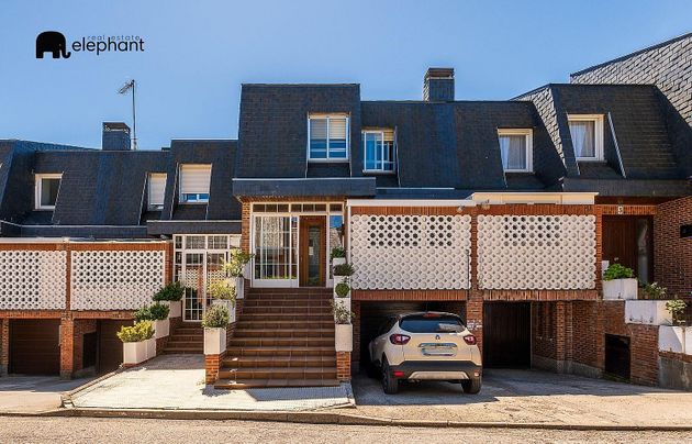 Foto 1 de Casa en venda a Hoyo de Manzanares de 5 habitacions amb terrassa i piscina