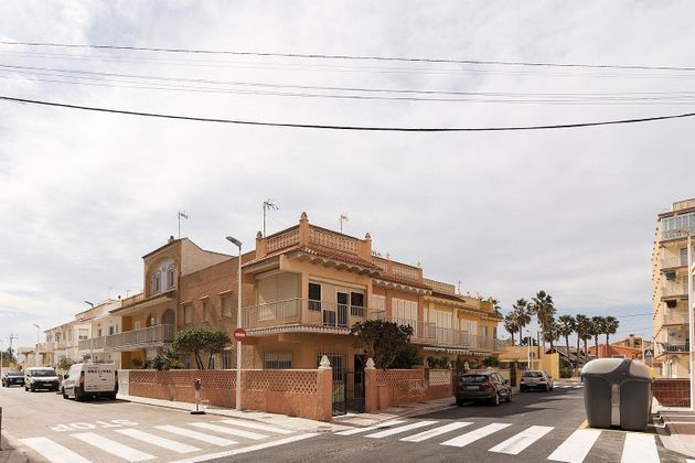 Foto 1 de Xalet en venda a El Perelló - Les Palmeres - Mareny de Barraquetes de 4 habitacions amb terrassa i balcó