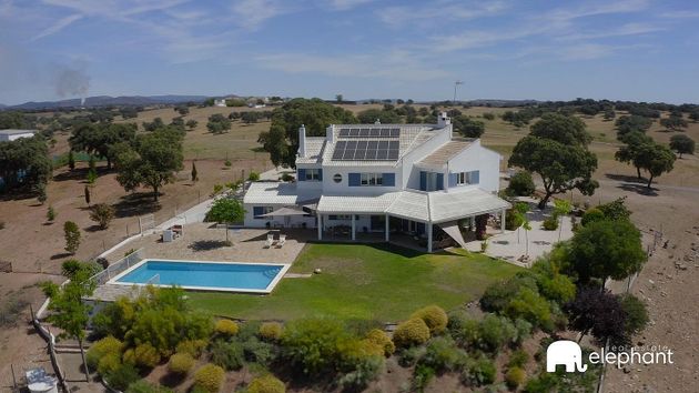 Foto 1 de Casa rural en venda a Carolina (La) de 5 habitacions amb terrassa i piscina