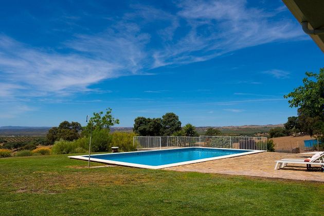Foto 2 de Casa rural en venda a Carolina (La) de 5 habitacions amb terrassa i piscina