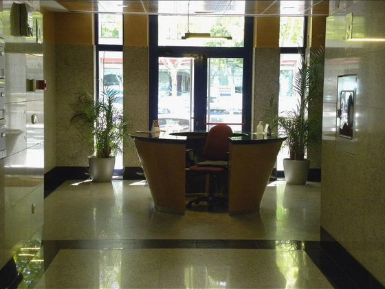 Foto 2 de Oficina en venda a El Pinar - Punta Galea amb ascensor