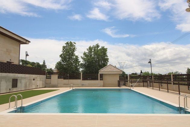 Foto 2 de Piso en alquiler en La Navata de 3 habitaciones con terraza y piscina