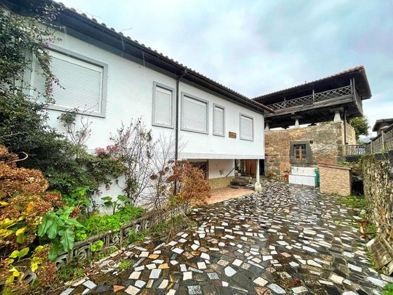 Foto 1 de Casa en venda a Belmonte de Miranda de 9 habitacions amb terrassa i jardí