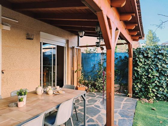 Foto 2 de Casa adossada en venda a Casco Histórico de 4 habitacions amb piscina i garatge