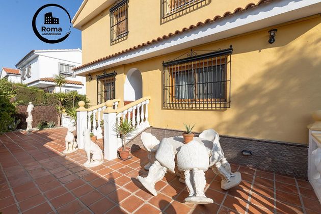 Foto 1 de Xalet en venda a Cenes de la Vega de 4 habitacions amb terrassa i piscina