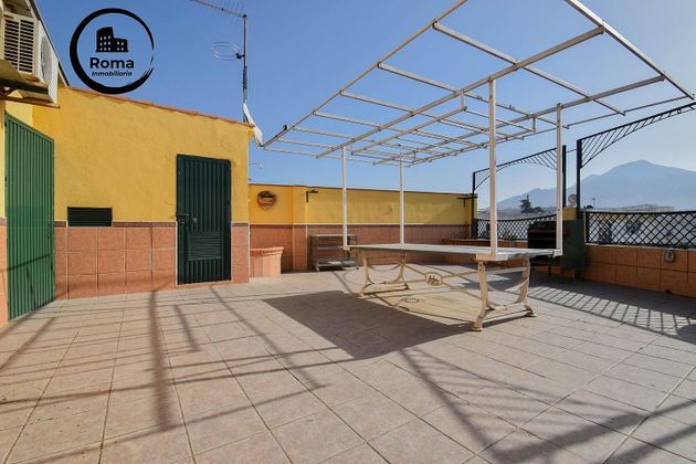 Foto 1 de Casa adossada en venda a Pinos Puente de 4 habitacions amb terrassa i garatge