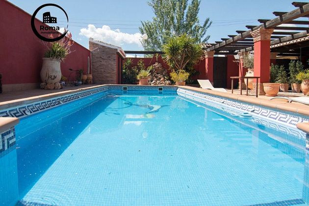 Foto 1 de Venta de chalet en calle Petunia de 5 habitaciones con terraza y piscina