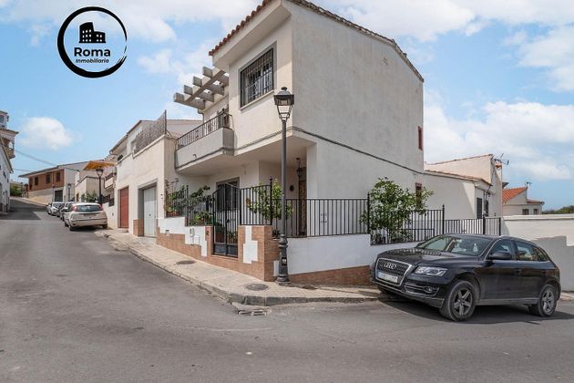 Foto 1 de Casa en venda a Cogollos de la Vega de 4 habitacions amb terrassa i balcó