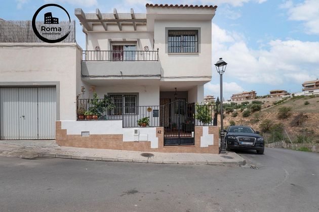 Foto 2 de Casa en venda a Cogollos de la Vega de 4 habitacions amb terrassa i balcó
