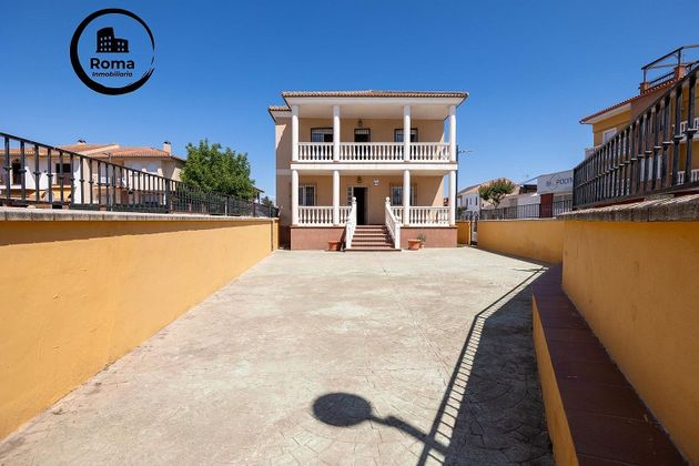 Foto 1 de Xalet en venda a Cúllar Vega de 9 habitacions amb terrassa i garatge