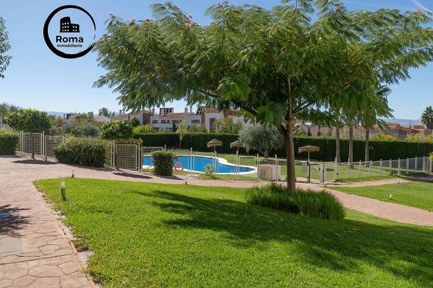 Foto 2 de Pis en venda a Albolote de 3 habitacions amb terrassa i piscina