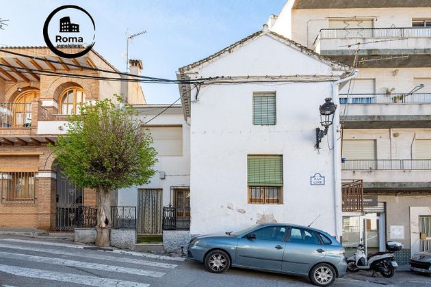Foto 2 de Casa adossada en venda a Cogollos de la Vega de 6 habitacions amb terrassa i jardí
