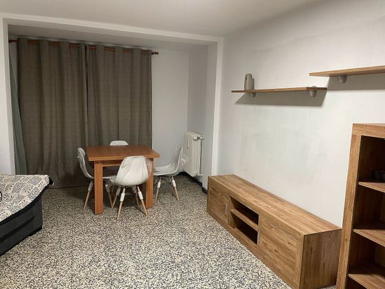 Foto 1 de Alquiler de piso en Joc de la Bola - Camps d'Esports - Ciutat Jardí - Montcada de 3 habitaciones con muebles y balcón