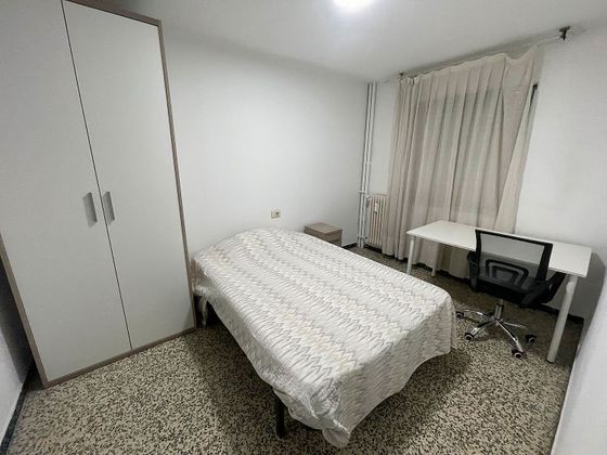 Foto 2 de Alquiler de piso en Joc de la Bola - Camps d'Esports - Ciutat Jardí - Montcada de 3 habitaciones con muebles y balcón