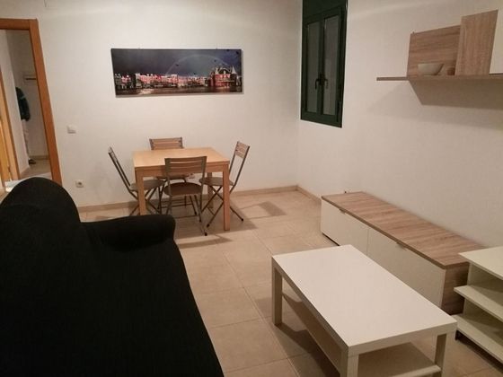 Foto 1 de Piso en alquiler en Centre Històric - Rambla Ferran - Estació de 2 habitaciones con muebles y balcón
