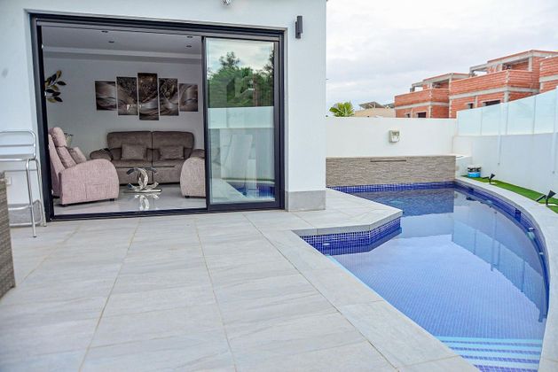 Foto 2 de Casa adossada en venda a Montesinos (Los) de 3 habitacions amb terrassa i piscina