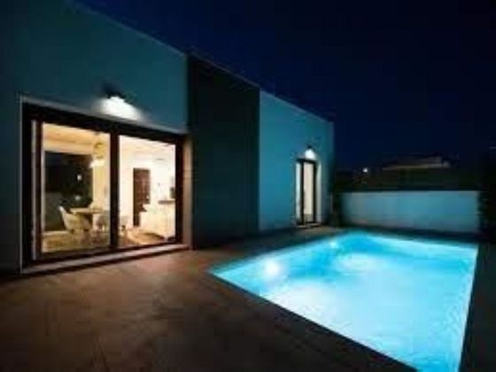 Foto 2 de Venta de casa adosada en calle La Herrada de 3 habitaciones con terraza y piscina