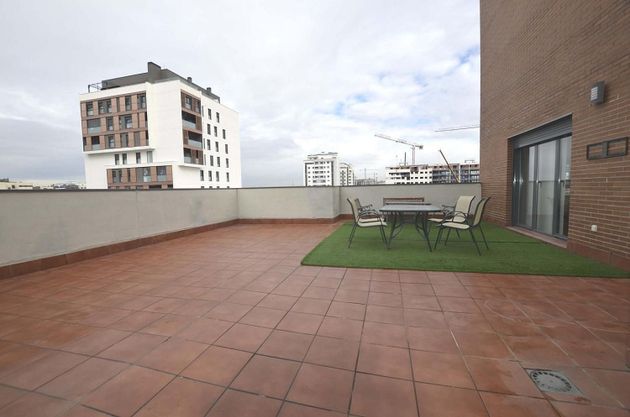 Foto 1 de Ático en venta en El Cañaveral - Los Berrocales de 3 habitaciones con terraza y piscina