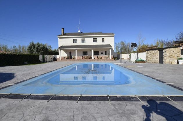 Foto 1 de Chalet en venta en Escalona de 3 habitaciones con terraza y piscina