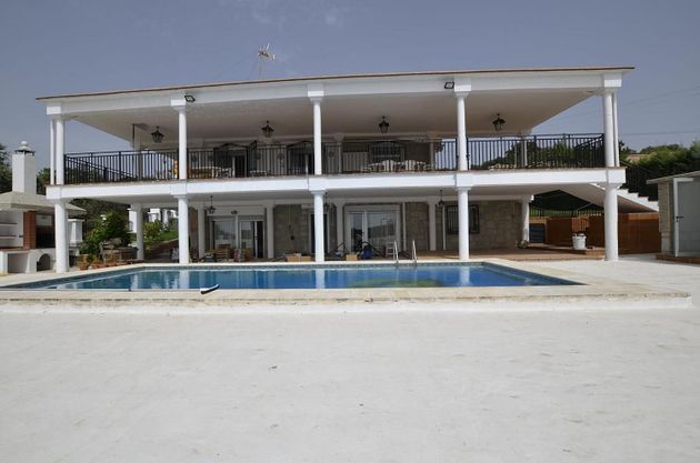 Foto 1 de Venta de chalet en Villa del Prado de 6 habitaciones con terraza y piscina