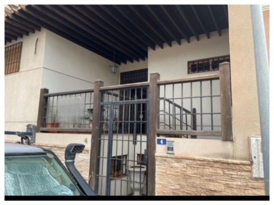 Foto 2 de Casa en venda a calle María del Pilar Muñoz González de 5 habitacions amb terrassa i piscina