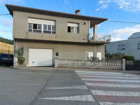 Foto 1 de Casa en venda a calle Campo Fútbol de 4 habitacions amb garatge i jardí