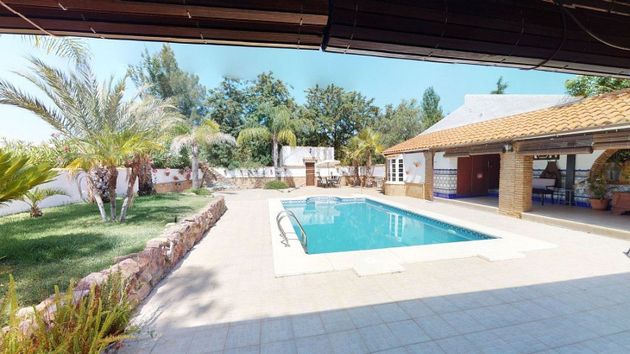 Foto 1 de Xalet en venda a Trigueros de 5 habitacions amb terrassa i piscina