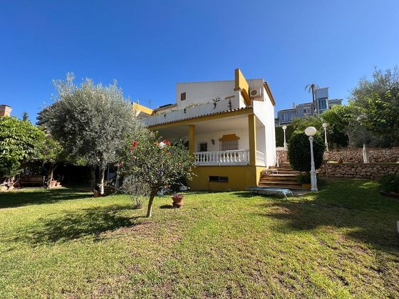 Foto 1 de Xalet en venda a El Candado - El Palo de 5 habitacions amb terrassa i piscina