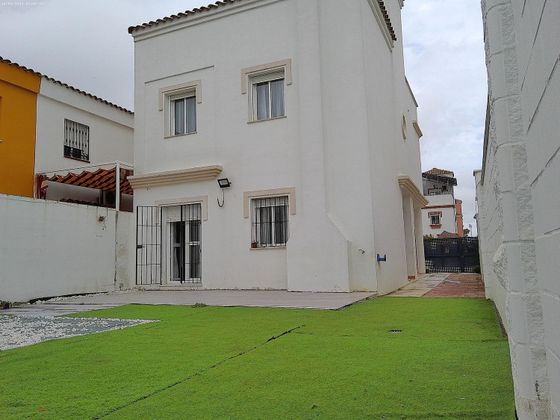 Foto 2 de Xalet en venda a Bollullos de la Mitación de 4 habitacions amb terrassa i jardí