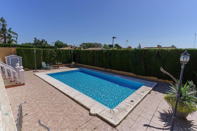 Foto 1 de Chalet en venta en calle Hinojo de 5 habitaciones con terraza y piscina