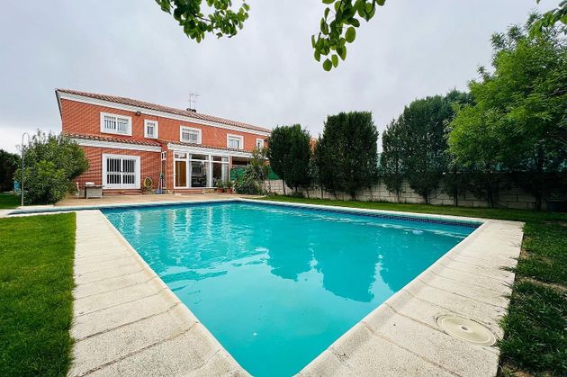 Foto 1 de Casa en venda a Barcience de 4 habitacions amb terrassa i piscina