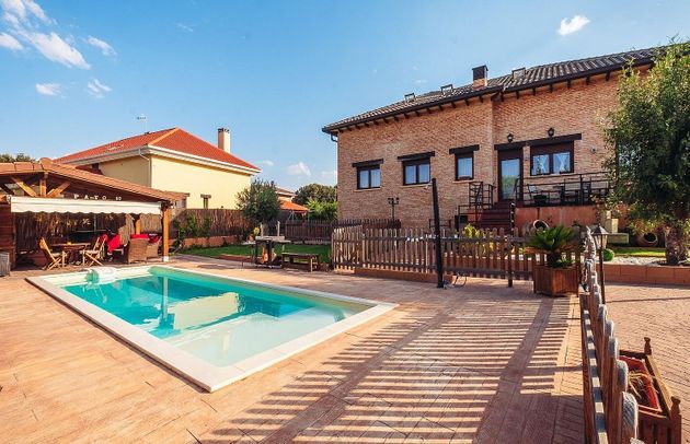 Foto 2 de Chalet en venta en Alpedrete de 4 habitaciones con terraza y piscina
