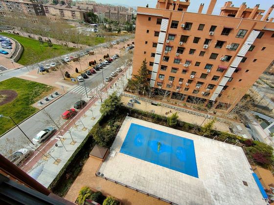Foto 2 de Venta de piso en Primera Fase - Nuevo Tres Cantos de 3 habitaciones con piscina y garaje