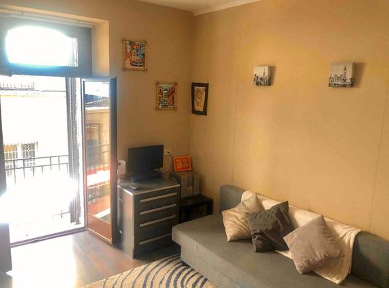Foto 2 de Pis en lloguer a calle De Tetuán de 1 habitació amb mobles i balcó