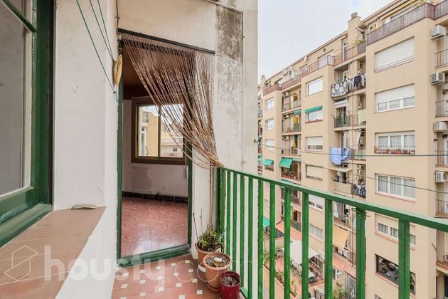 Foto 1 de Piso en venta en El Baix Guinardó de 3 habitaciones con terraza y balcón